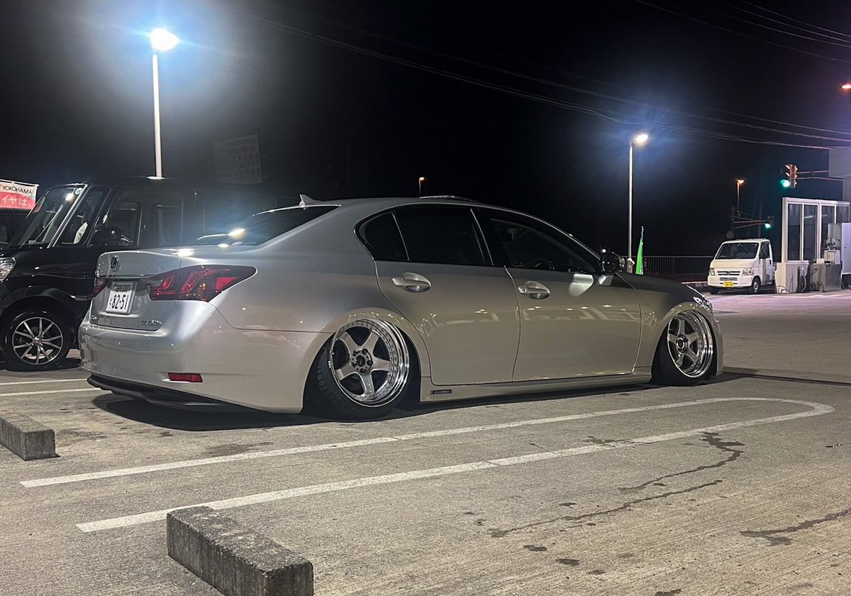 nasu___5's tweet photo. やっとお披露目🌚🩶
GS450h × silverサンルーフ
ploomエアサス
wheel GT5
納車からエアサス組み付けホイール購入、制作に携わって頂いたMOONTECHさん【@hikaru1511 】
紹介して繋げてくださったまさひろさん【@Masahir87018939 】
アーム組み付けしてくれた翔樹【@sho__mf 】
ありがとうございました😭 https://t.co/dUcBtBFJv4