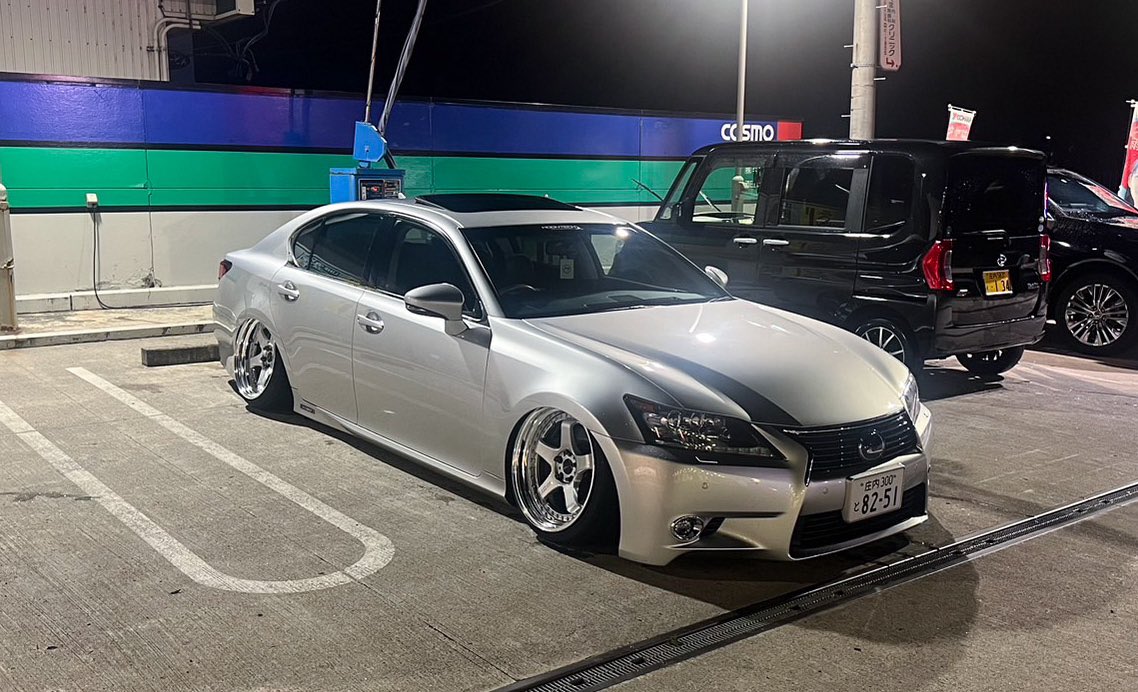 nasu___5's tweet photo. やっとお披露目🌚🩶
GS450h × silverサンルーフ
ploomエアサス
wheel GT5
納車からエアサス組み付けホイール購入、制作に携わって頂いたMOONTECHさん【@hikaru1511 】
紹介して繋げてくださったまさひろさん【@Masahir87018939 】
アーム組み付けしてくれた翔樹【@sho__mf 】
ありがとうございました😭 https://t.co/dUcBtBFJv4