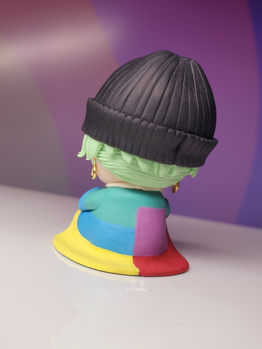 YoungBabuu's tweet photo. Better late than never, I finally have a #GDragon birthday post. 😋🍰 

A smol' Jiyong eating an even smol'er cake ♡

He'll be available to adopt soon. 👀 https://t.co/vPrhpM7dFJ
