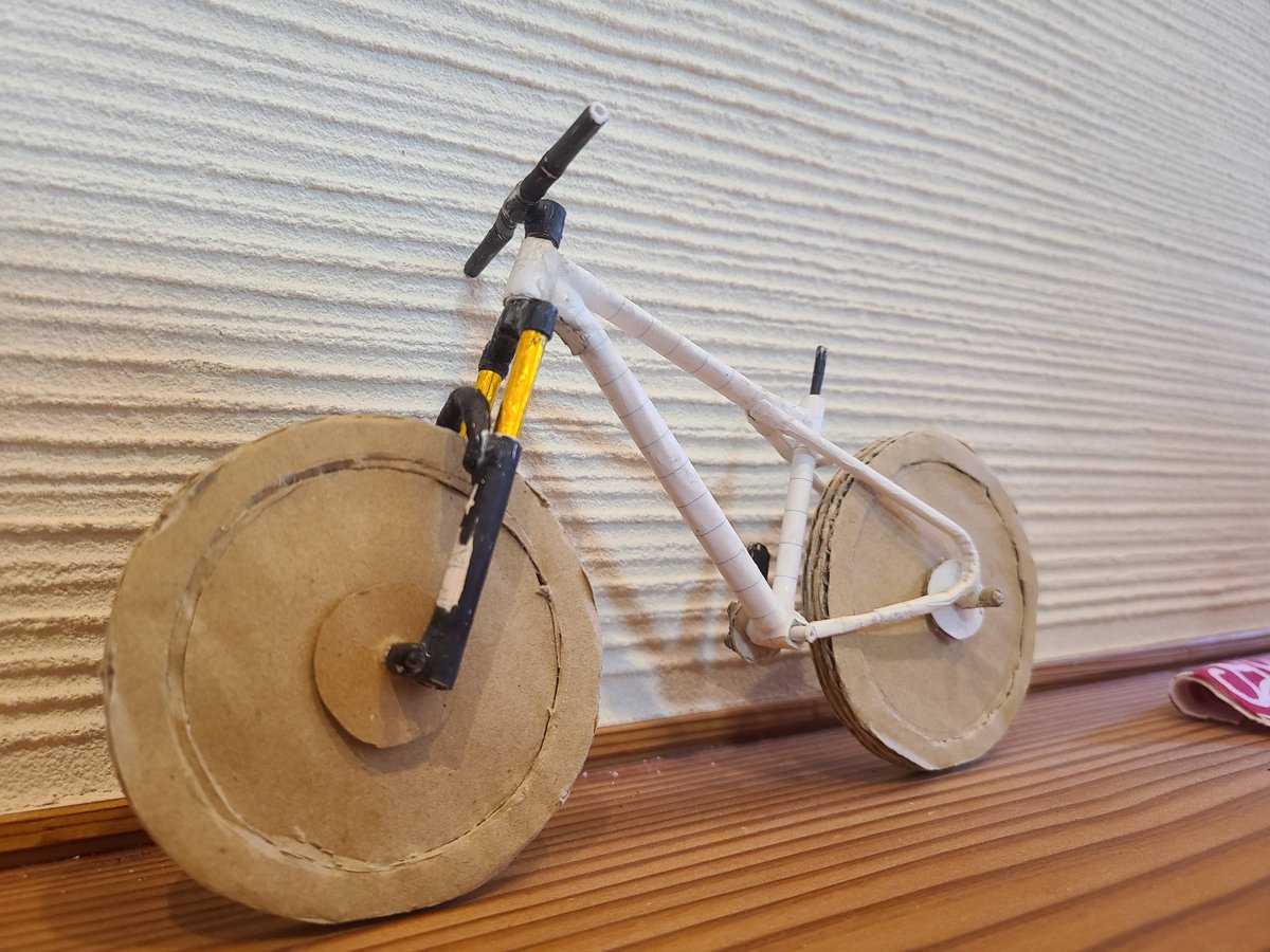 hayanekogames's tweet photo. 過去1で綺麗にできた
完成が楽しみ！
#紙工作 #GTBicycle #マウンテンバイク https://t.co/EZPJNiTxao