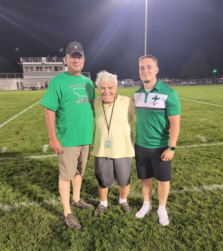 1000ydguy's tweet photo. Father/Son 1000 Yard Rushers; Todd Harring-Dawson-Verson, 1,943 yards, 1980. Son Garrett Harring, 1,401 yards-Falls City Sacrede Heart, 2011. Remarkable accomplishment. Thanks for the opportunity to get this photo shot, gentlemen! https://t.co/bxucb00335
