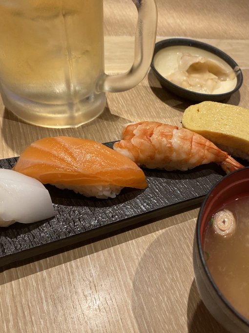 お1人さまランチに半額ハイボール♪ 最近急に予定が空いてしまうとひとり飲みを楽しんでしまう。 https://t.co/DR1xcyQgpZ<a href="/tag/%E9%BB%92%E3%83%91%E3%83%B3%E3%82%B9%E3%83%88"class="tags"><span>#黒パンスト</span></a><a href="/tag/%E4%B8%8D%E8%AC%B9%E6%85%8E%E3%81%AA%E5%96%AA%E6%9C%8D%E3%81%AE%E5%A5%B3"class="tags"><span>#不謹慎な喪服の女</span></a>