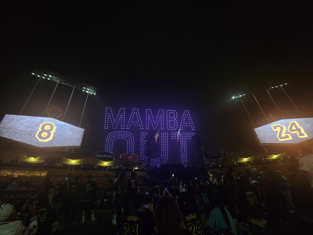 monchi9364's tweet image. This tribute was something else #mambaout #kobe