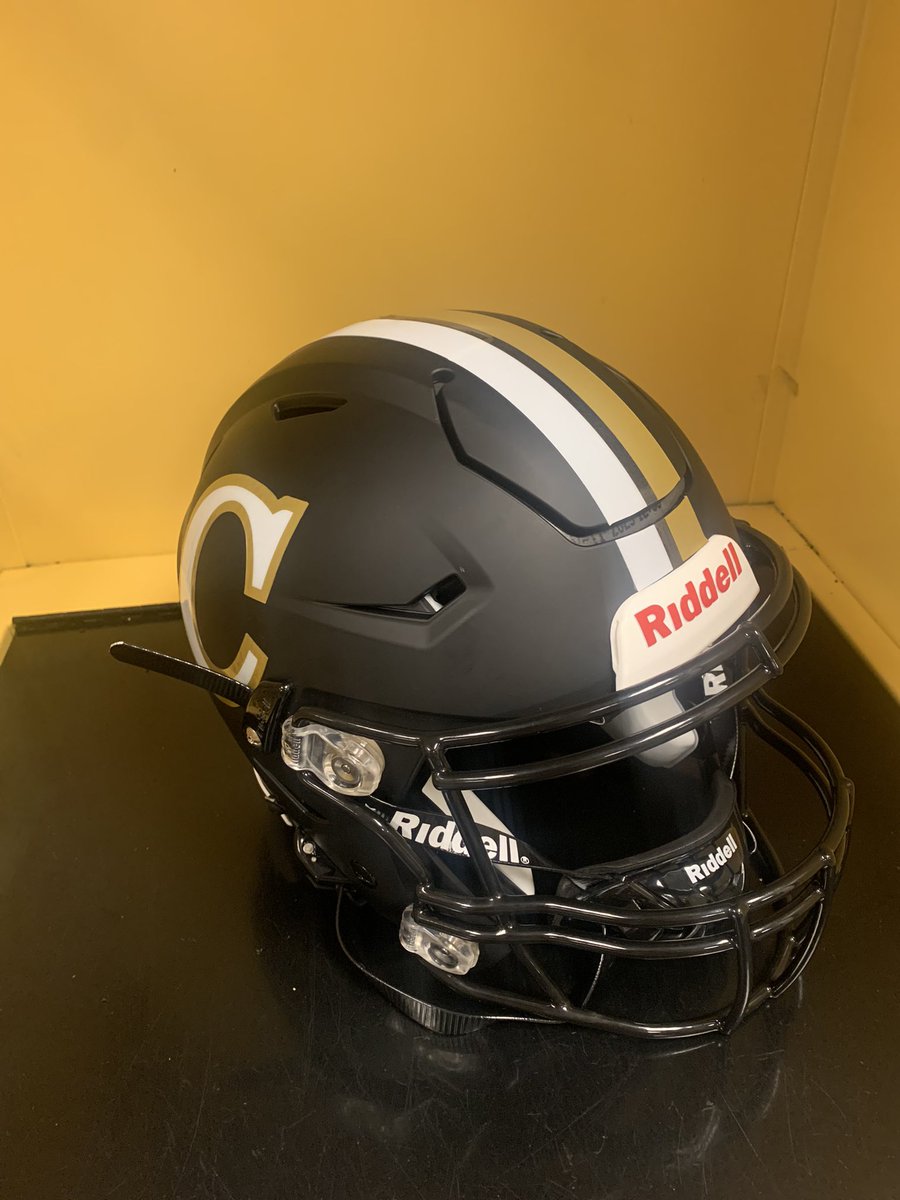 clays24's tweet photo. Shoutout to our student section, band, and cheerleaders…they make playing at the Reeve special! @CHSJacketsFB players fed off your energy all night!  Thanks to @GDSdecals for coming in clutch with the decals for our BLACKOUT! #WAC #together https://t.co/dl1NJv7Nga