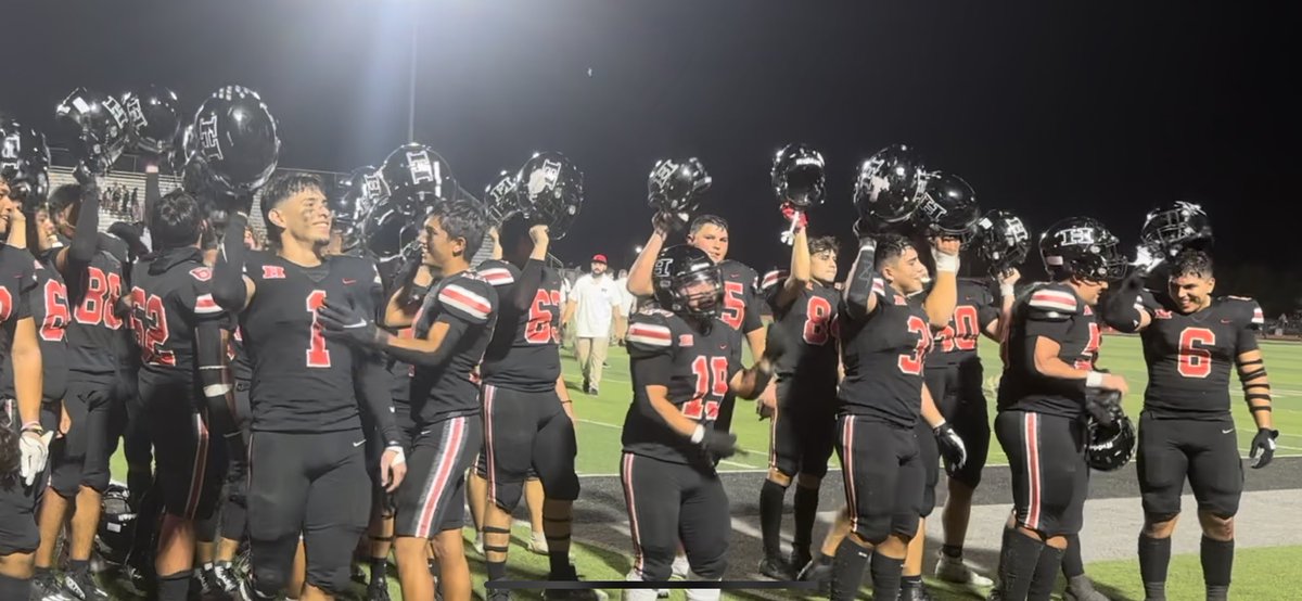 Super proud of these Hanks Knights. Working hard and getting results. The smiles say it all. 🏰 🛡️ ⚔️ Great to see my alma mater win a homecoming game and my senior fellas doing great. #HanksKnights #ForeverForward  <a href="/drew2castillo/">Andrew Castillo</a> <a href="/Chriiss2Hyp3/">CHRISTIAN RODRIGUEZ 6’1 190 ATH 2024 #3</a> <a href="/albertsanchez_5/">albert sanchez</a> <a href="/Abram_Acosta2/">Abram Acosta #6</a>