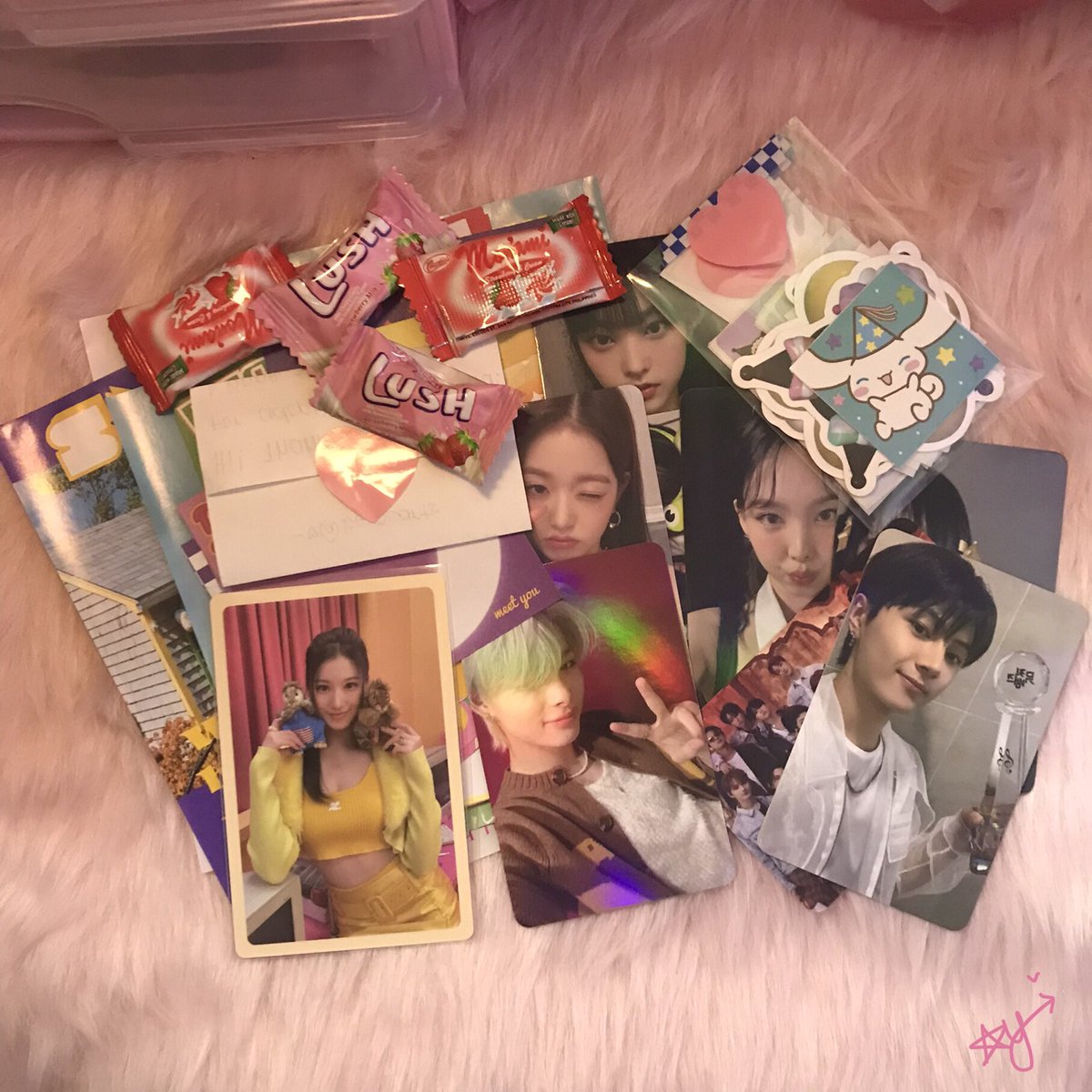 baekjihanjay's tweet photo. #lavmailz ; from @berricarts 

thank you sooo much for bringing home one of my prio to me safely! na-overwhelm din ako sa freebies huhu 'till our next transaction po >_<

#thankyouberrimats 🤍 https://t.co/qfnnfbLnRV