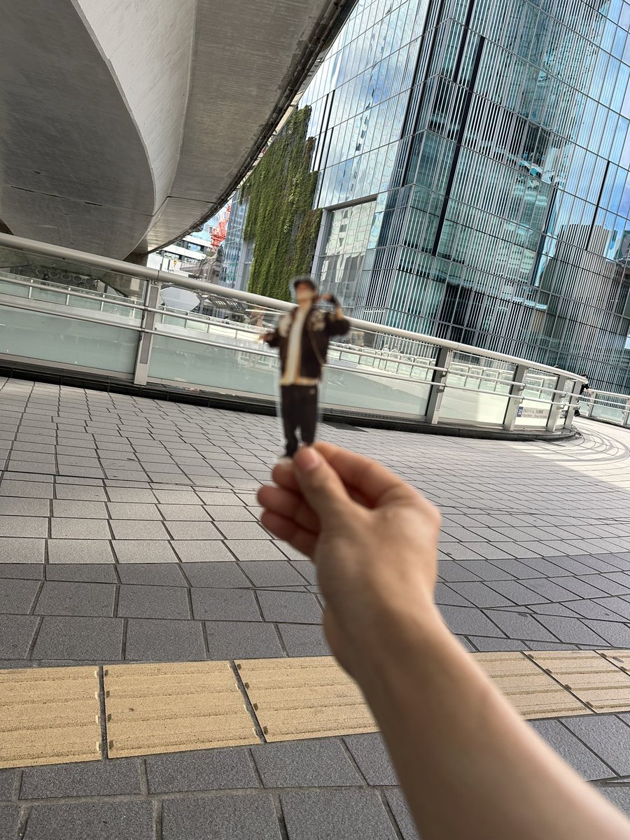 Jinocchioborahe's tweet photo. Hulu JIN&JULESでジュリアンがハワイの仁くんと電話してたシーンの場所
ジュリアンのアクスタなかったから仁くんのアクスタです
#JIN&JULES #Hulu
#JINJULES
#JULIANCIHI https://t.co/GbGcfx2iNK