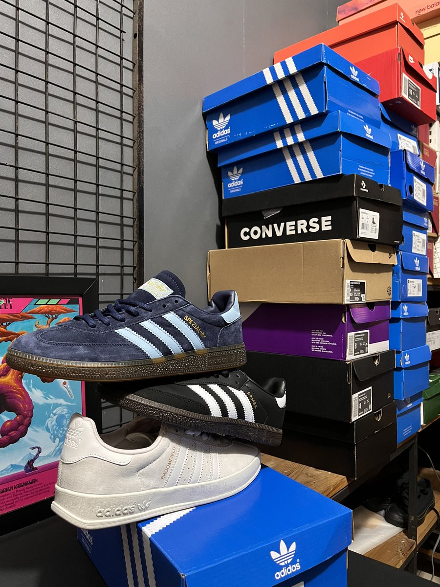 3 pasang si garis 3 buat temen temen onlenku, kalo Persib sore ini menang lawan Persija Anjing! #Ayaaamereun