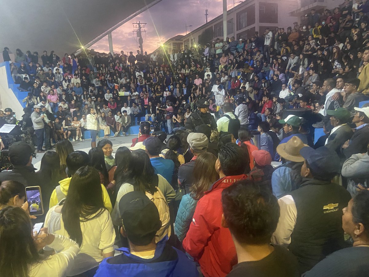 FernandoCasadoG's tweet photo. Y entonces llegó ⁦@LuisaGonzalezEc⁩ a Yachay resurgiendo la esperanza https://t.co/HBljsPEmK6