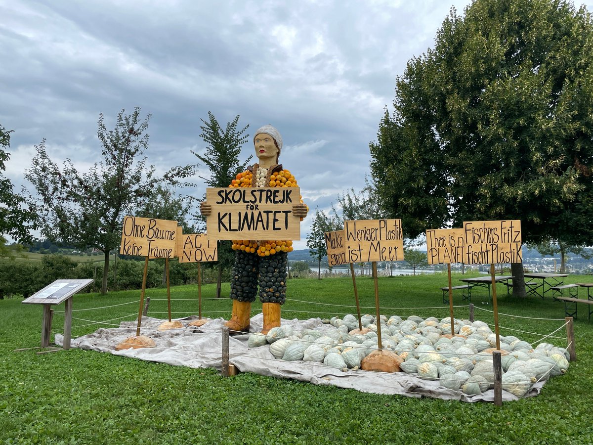 JuckerFarm's tweet photo. Die #Kürbissaion 2023 zum Thema #FrauenPower ist offiziell eröffnet! 

Welche Figuren wo stehen und was es während der Kürbissaison auf unseren Höfen zu erleben gibt, lest ihr auf dem #FarmTicker: https://t.co/sCELUIWsJE

#kürbissaison #kürbis #juckerfarm #pumpkinseason https://t.co/FTgjOvNuQA