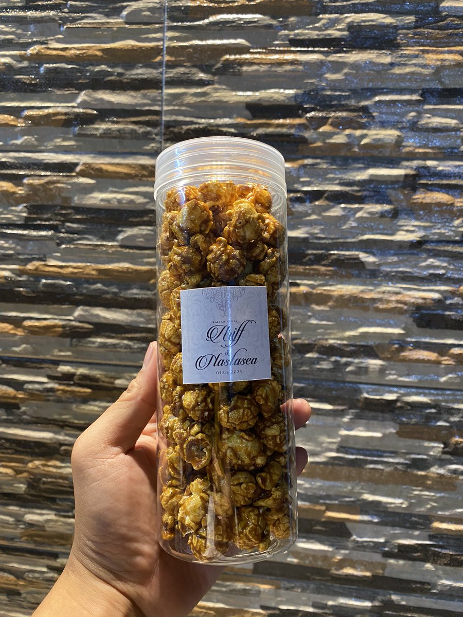 azam_kahar's tweet photo. Awal bulan Ogos haritu kitorang buat goodies dalam botol macam ni. Untuk kenduri adik aku. Lepas dari haritu ramai pulak bakal-bakal pengantin yang tanya. 

Bila dah ada permintaan ni aku pun on je lah packaging baru ni untuk dijadikan goodies.

Ada 2 size. RM2 dan RM3.50 😊 https://t.co/PqRs7W26hY
