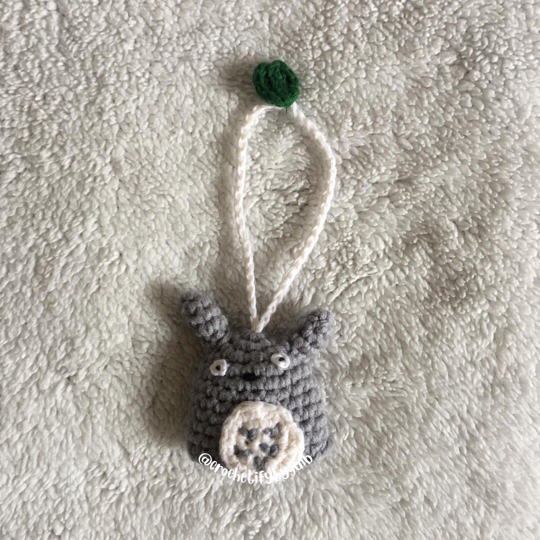 jagiguib's tweet photo. totoro key holder 🌱₍ᐢ._.ᐢ₎♡ ༘🌱 #crochettwt https://t.co/dlFSUKVSYO