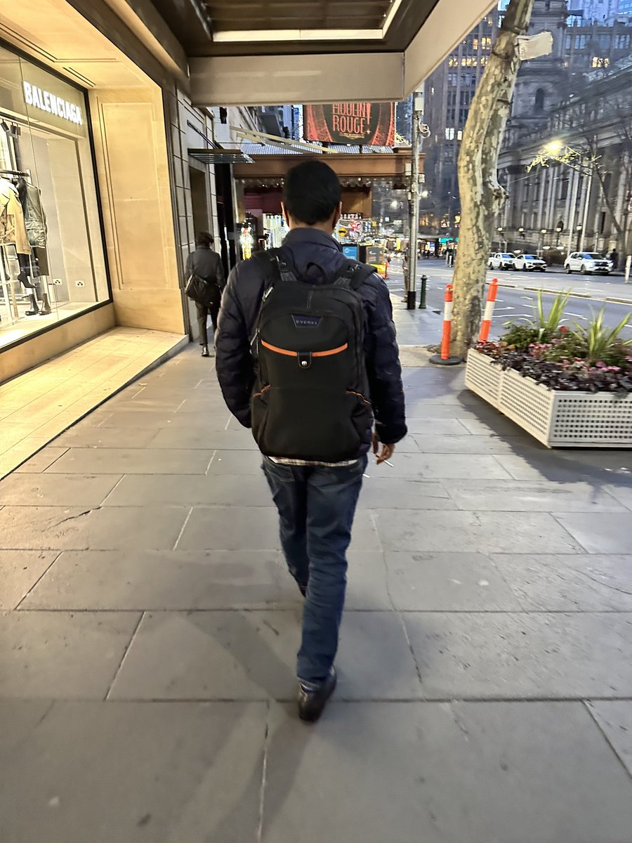 ryu_tay's tweet photo. Sorry to say it but smoking while walking along city footpath is a crime ๐ท
#banfootpathsmokingpls
#melbournecbd
#whysoselfish https://t.co/YFRe2hAGm8