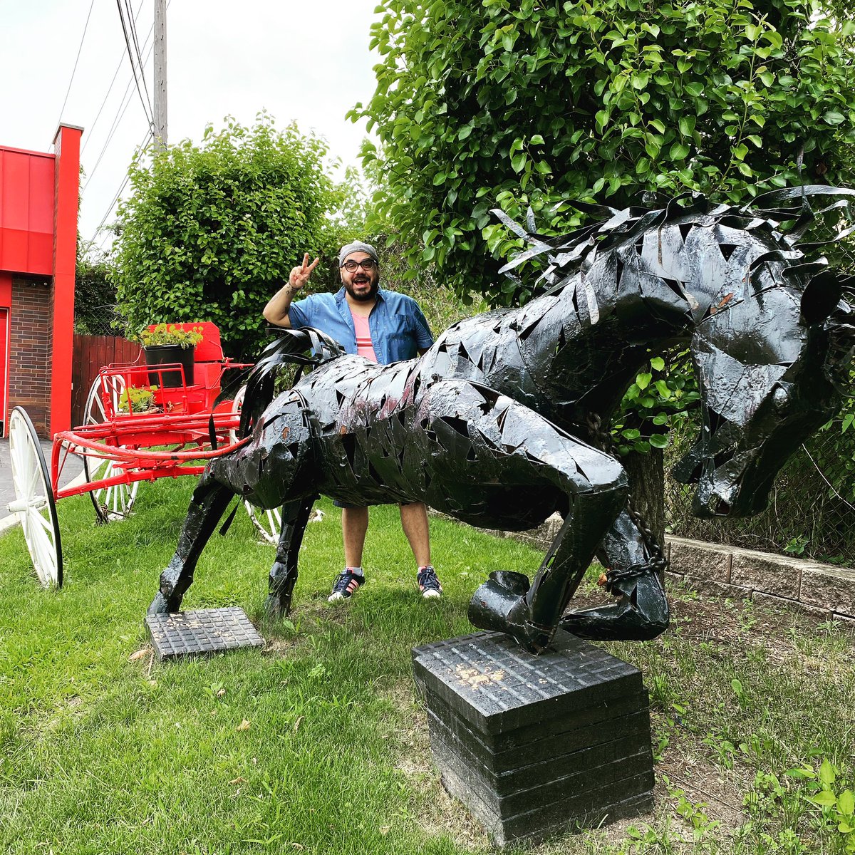 SuperDave_Coins's tweet photo. Who needs a car when there’s an abandoned horse and carriage?! #horse #sculpture #statue #streetart https://t.co/RgcI1QkEPd