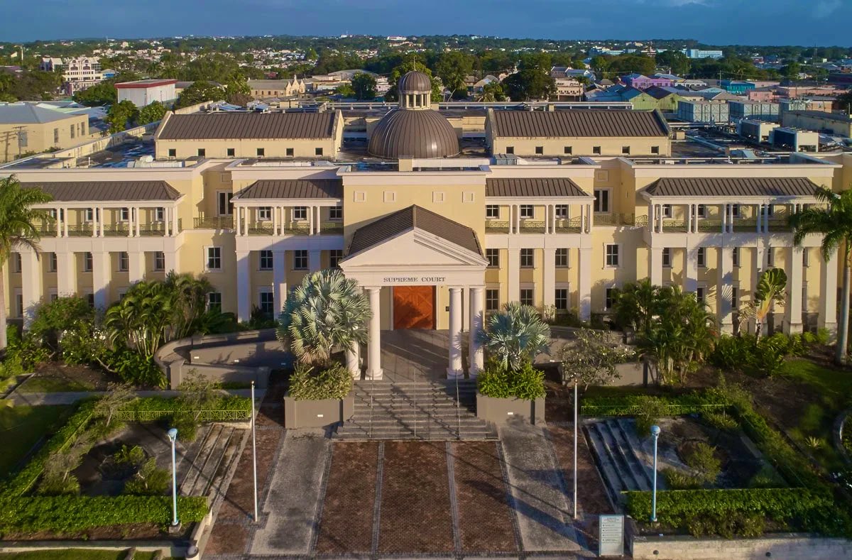 KevzPolitics's tweet image. #NEW: QC/KC NO MORE: Barbados formally discontinues the usage of Queen’s Counsel (QC)/King’s Counsel (KC) for attorneys admitted to the Inner Bar.  

These persons will now be called Senior Counsel (SC) 

The change is due to the fact that as Barbados is a republic, the nation no…