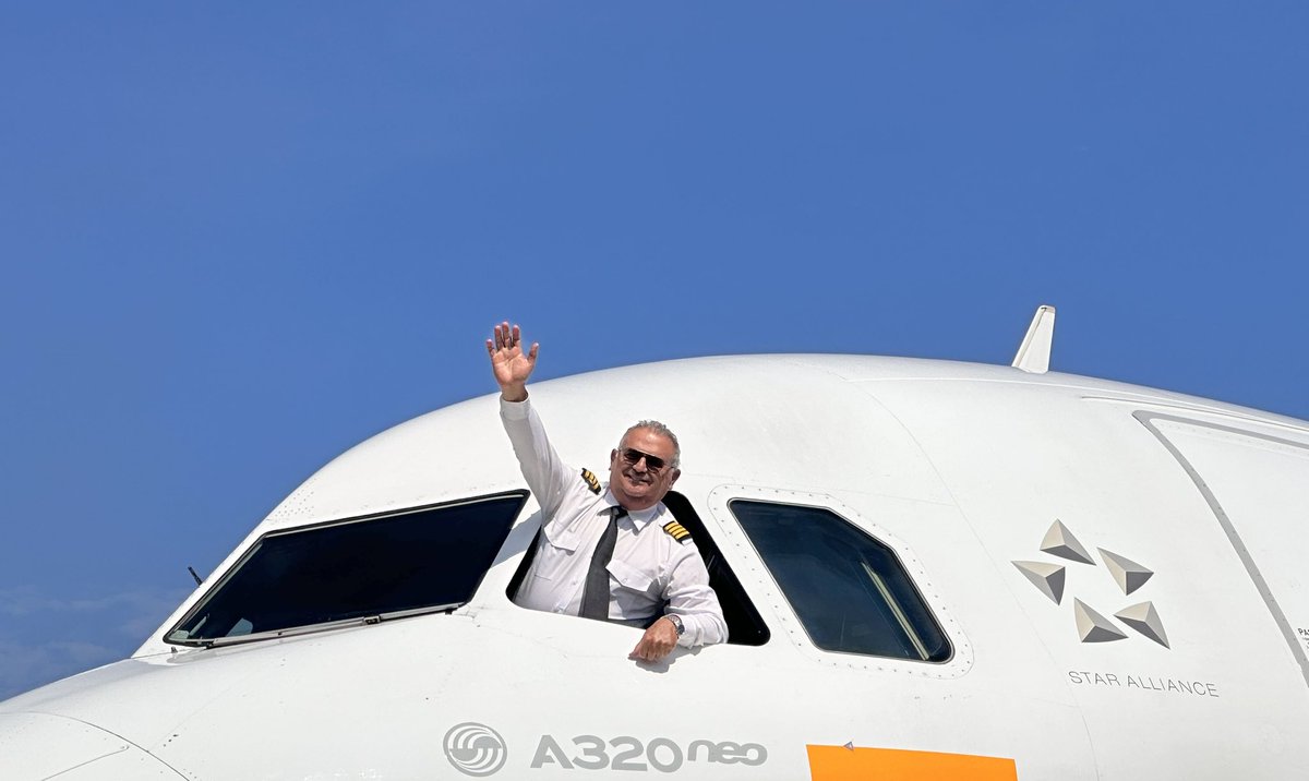 aacelsalvador's tweet photo. Este día, el Capitán Carlos Dardano finaliza un periodo dedicado a la aviación civil de nuestro país, que durante 49 años conectó a los salvadoreños con el mundo. 

Hoy, se retira dejando un gran legado nacional e internacional a la industria de la aviación.

✈️👨🏻‍✈️🌍 https://t.co/SaT69uSznP
