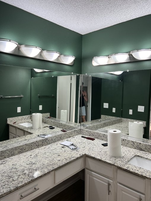 Watch Travis's leaked NSFW photo on TwXstars