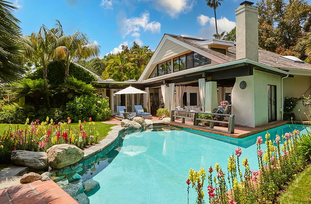 jacobsjapan's tweet photo. Alfred Hitchcock’s fmr LA home sold: https://t.co/et3xMnZ5QW 7,258sq ft. Bel-Air home w 4 bedrooms &amp; 5 bathrooms goes for $8.8 Million. #Hollywood #Movies https://t.co/jsxMT7ZGV7