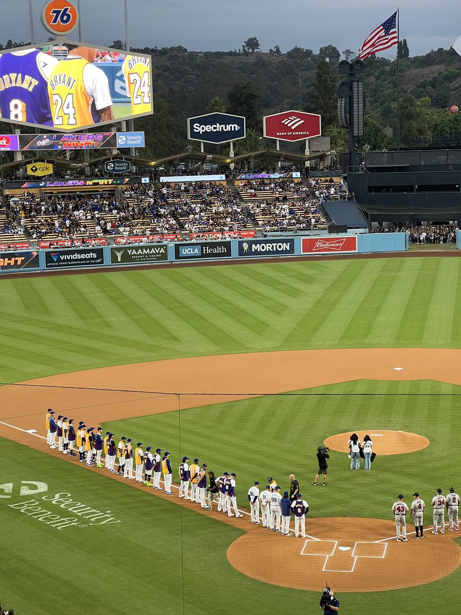 vincesince91's tweet photo. Dodgers rocking Kobe jerseys as Bryant family is on the field. https://t.co/dS7romedWz