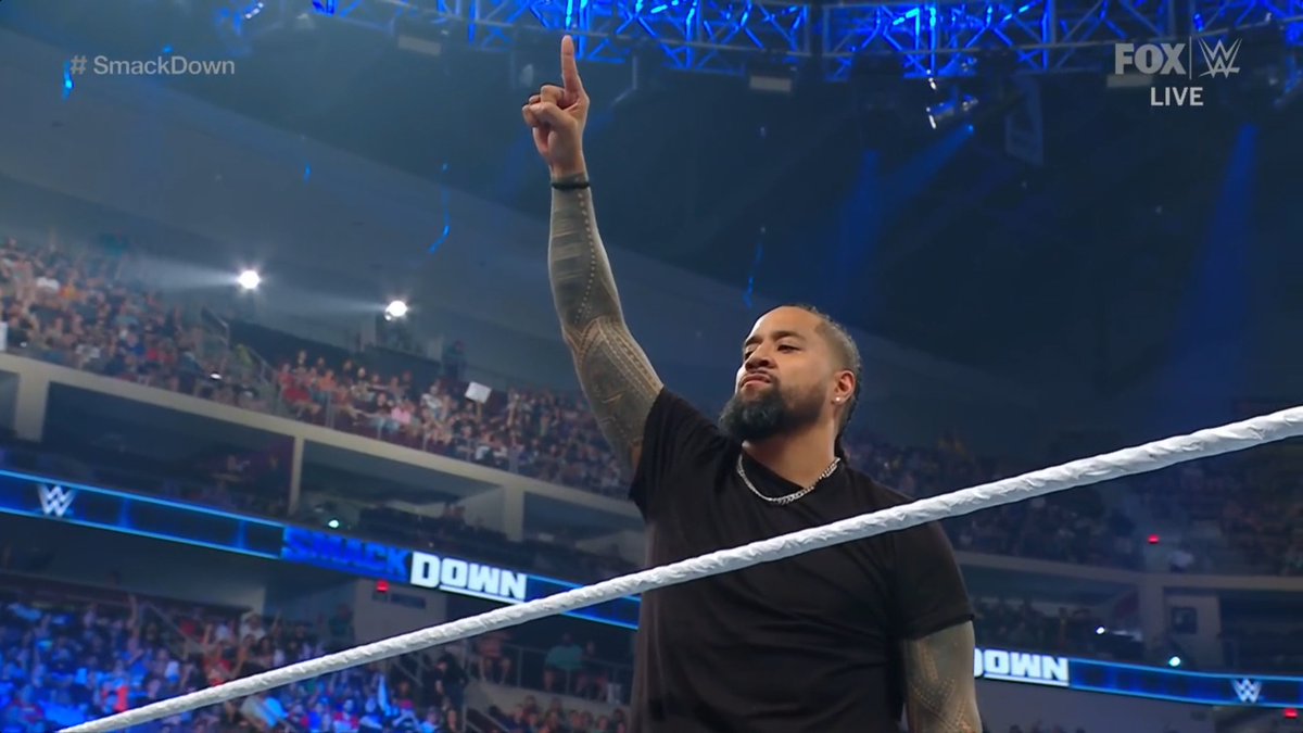 Im so confused, again. #Smackdown