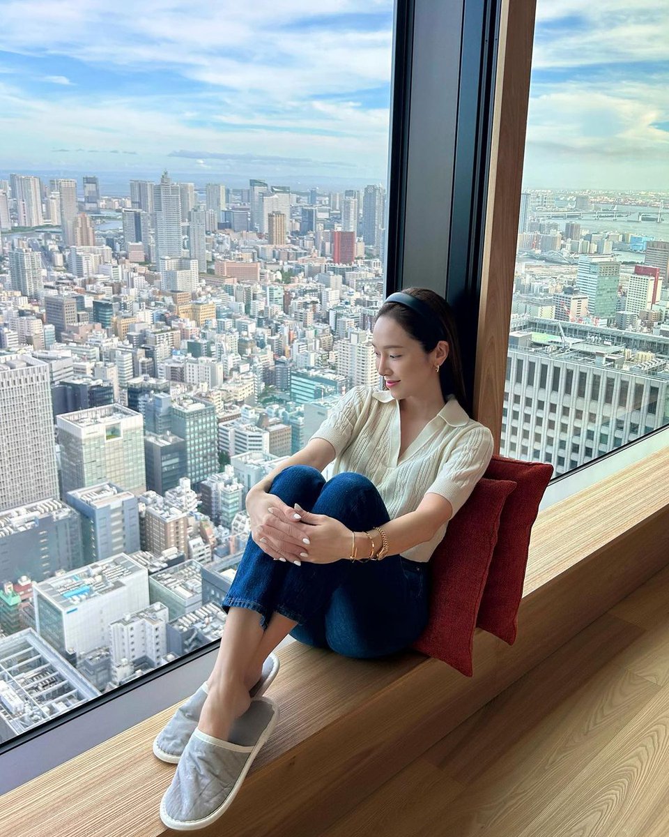 ㅤ
ㅤ ⠀
ㅤSelamat pagi! Happy Weekend, mari kita bersantai aja gak usah keluar. 
ㅤ ⠀