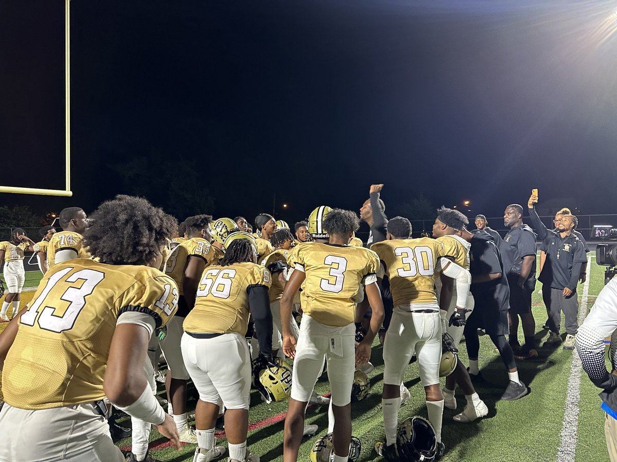 OHHSClippers's tweet photo. Congratulations Clippers on our Community Bowl Win!!!!!!! https://t.co/IBW51tqVcU