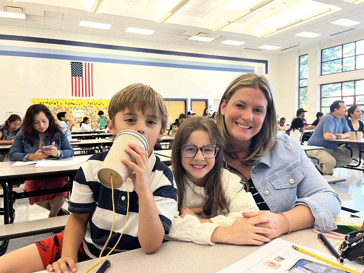 ELforestfriends's tweet photo. Our first district multilingual family event at Prairieview was a success! Donuts were a huge hit! #pvlearns https://t.co/bQaUnuIIXm