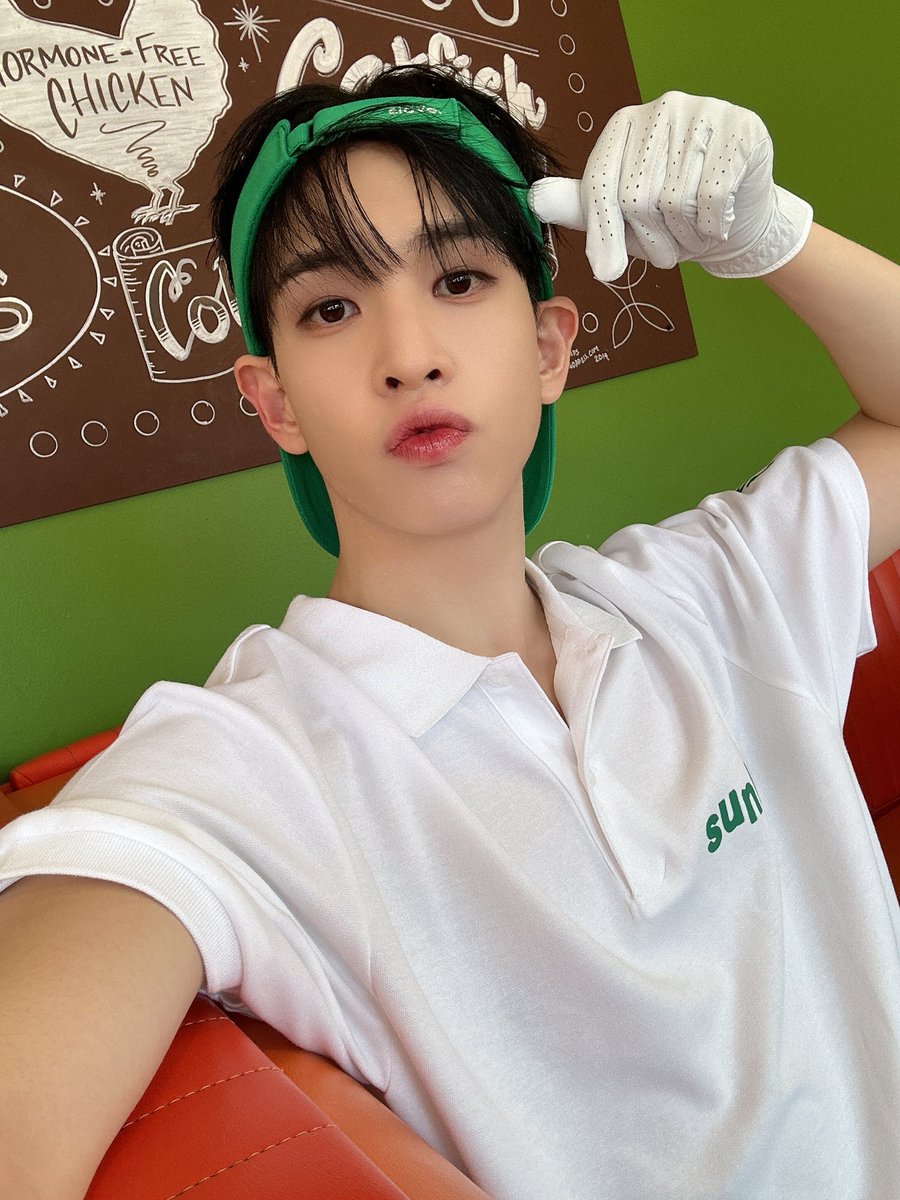 CRAVITY_twt's tweet photo. 오늘도 smile and cheese~ ✌️😁
#ALLEN #앨런 #Cheese #SUN_SEEKER https://t.co/wXe9vHrlZ6