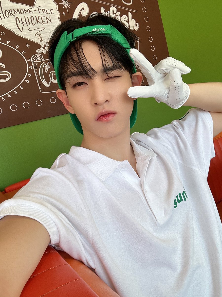 CRAVITY_twt's tweet photo. 오늘도 smile and cheese~ ✌️😁
#ALLEN #앨런 #Cheese #SUN_SEEKER https://t.co/wXe9vHrlZ6