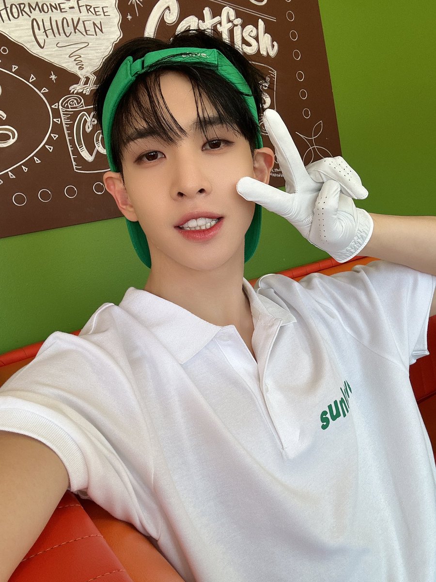 CRAVITY_twt's tweet photo. 오늘도 smile and cheese~ ✌️😁
#ALLEN #앨런 #Cheese #SUN_SEEKER https://t.co/wXe9vHrlZ6