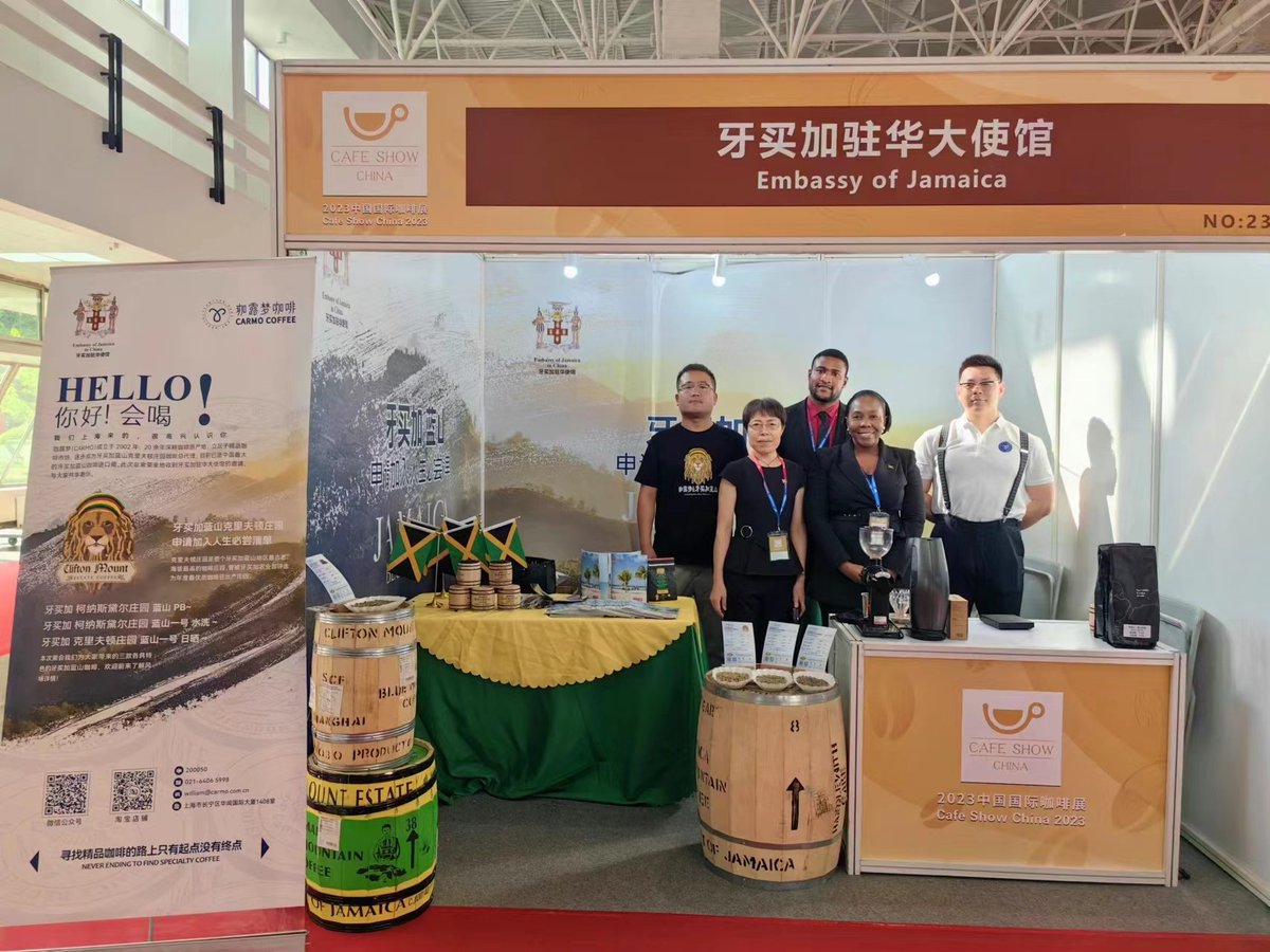 JamaicanPOV's tweet photo. The Embassy is proud to partner with Carmo Coffee in promoting Jamaica Blue Mountain Coffee at Café Show China 2023. Cao Zhiyong of Jipinlan Trading Co., Ltd. - importers of the 1st batch of #JBMCoffee to China in 2007 visited the booth on Friday #Coffee #Jamaica @Jamprocorp https://t.co/AelKMkMPLu
