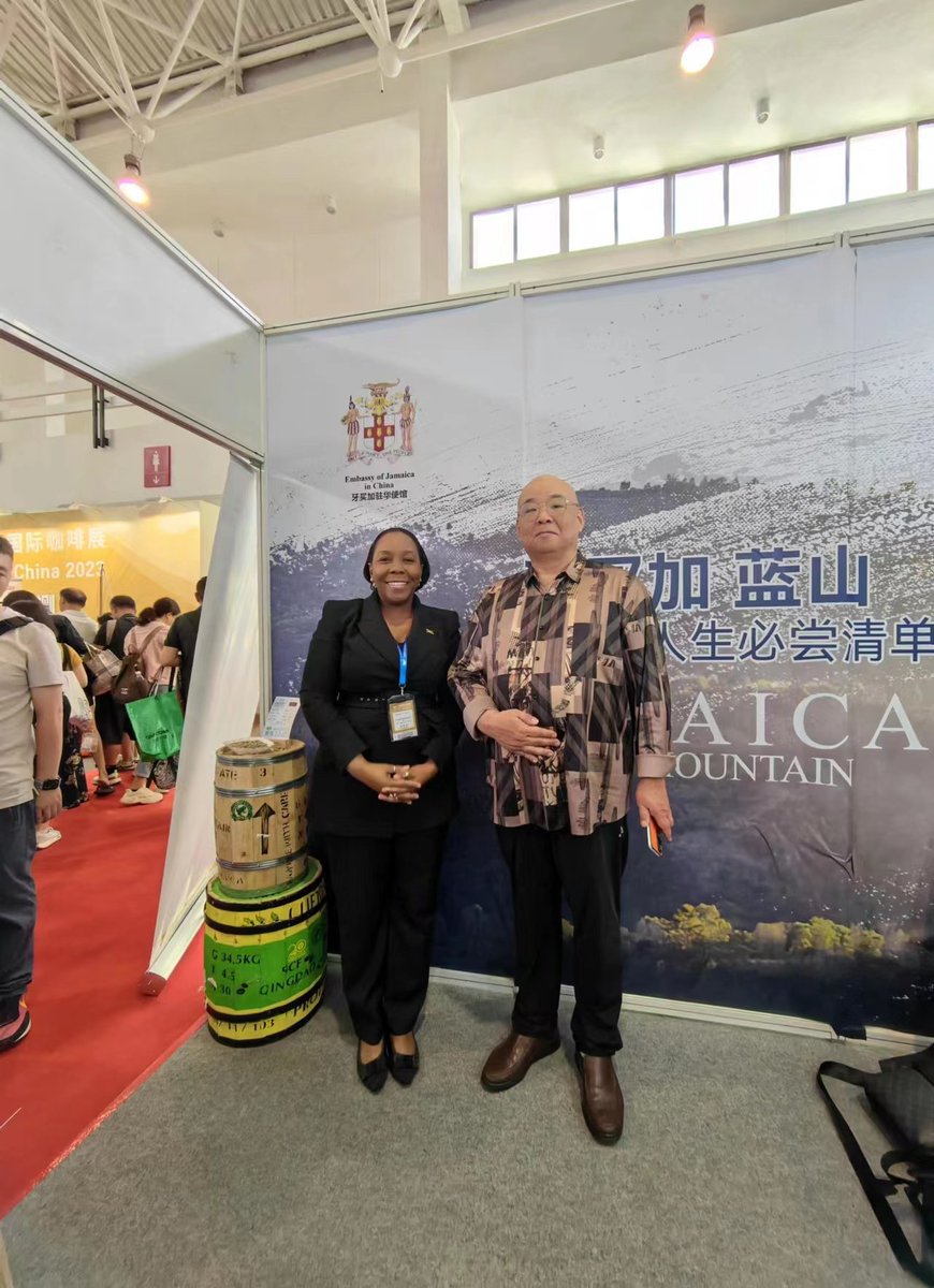 JamaicanPOV's tweet photo. The Embassy is proud to partner with Carmo Coffee in promoting Jamaica Blue Mountain Coffee at Café Show China 2023. Cao Zhiyong of Jipinlan Trading Co., Ltd. - importers of the 1st batch of #JBMCoffee to China in 2007 visited the booth on Friday #Coffee #Jamaica @Jamprocorp https://t.co/AelKMkMPLu