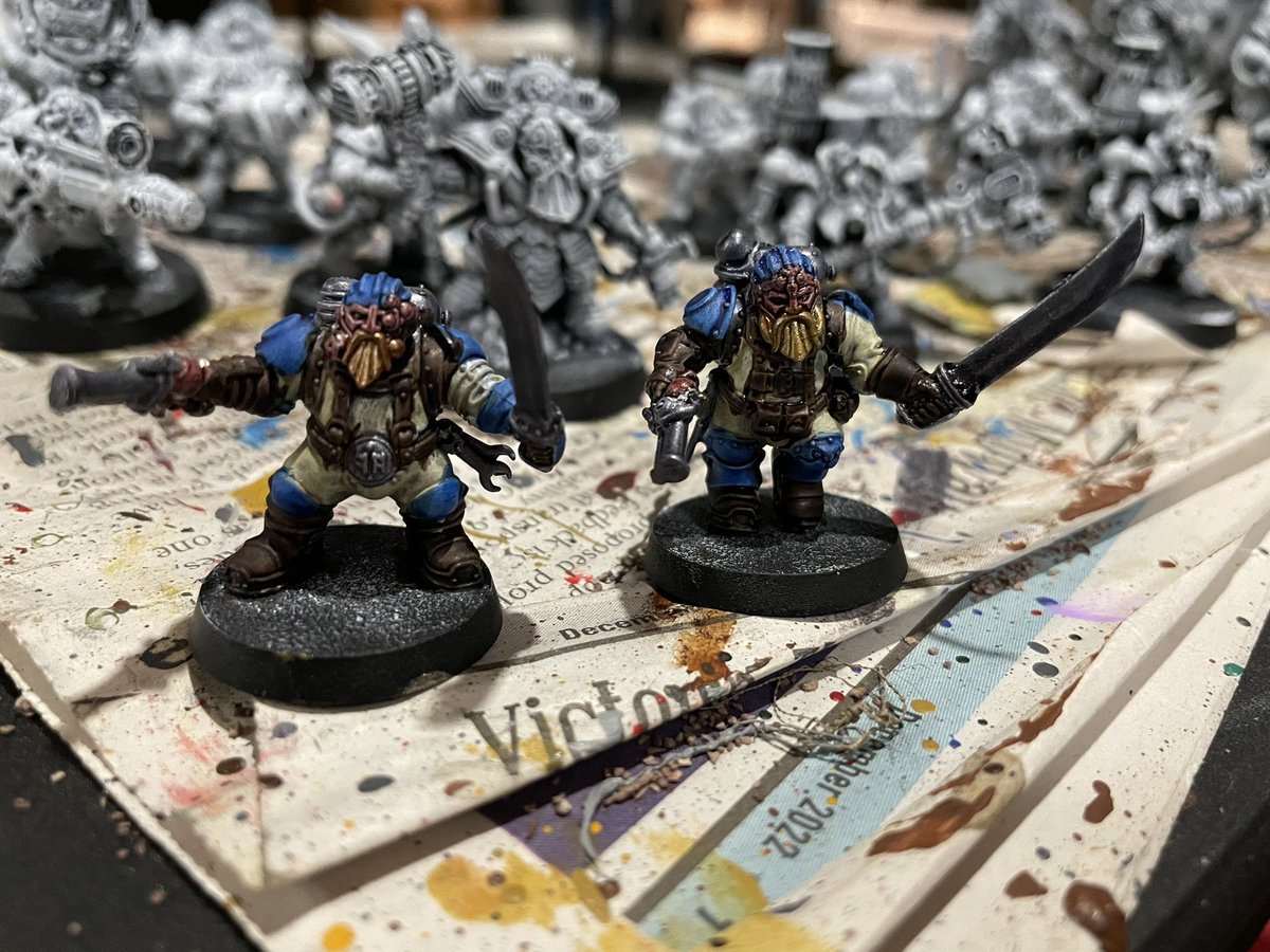Working on painting my #AoS Kharadron Overlords. I really do like painting dwarves :) Test colors for Bharak-Mhornar, the most piratey faction, and I’m liking how the colors are coming together! Need to apply a drybrush but looking good. Just .. a bunch more to go! #ampainting