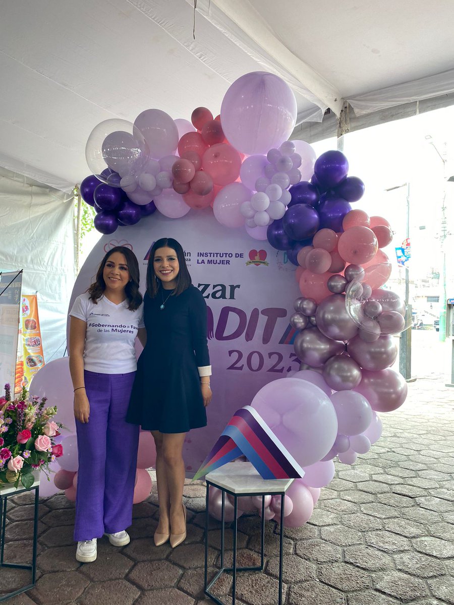 DianaStephanyLG's tweet photo. ¡En #AtizapánDeZaragoza continuamos trabajando a favor de las atizapenses! Un gusto asistir a nuestra Mercadita 🌸en el que nuestras emprendedoras mostraron su talento 🙋🏻‍♀️
 Seguiremos trabajando con el programa Gobernando a favor de las mujeres 
#AtizapánProtegiendoTusDerechos https://t.co/EGLZ7fxoDU