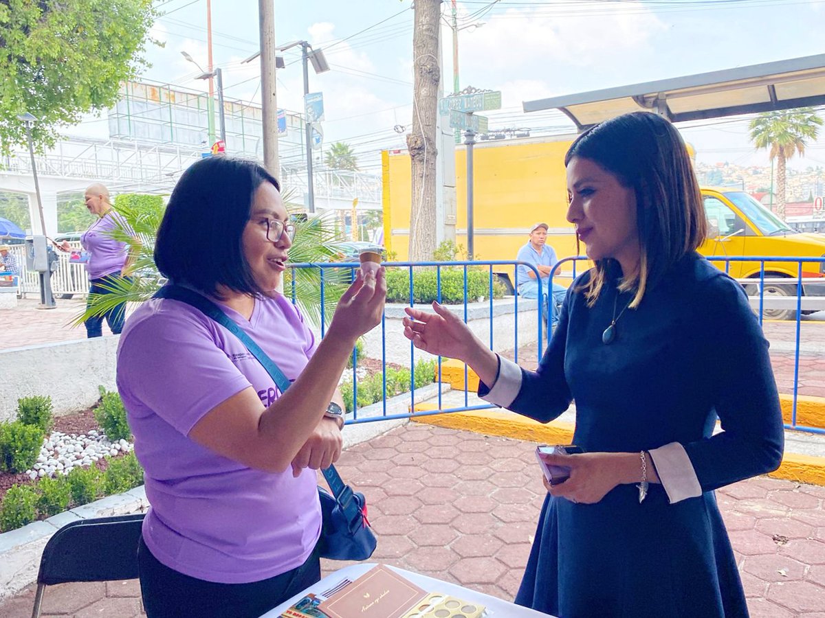 DianaStephanyLG's tweet photo. ¡En #AtizapánDeZaragoza continuamos trabajando a favor de las atizapenses! Un gusto asistir a nuestra Mercadita 🌸en el que nuestras emprendedoras mostraron su talento 🙋🏻‍♀️
 Seguiremos trabajando con el programa Gobernando a favor de las mujeres 
#AtizapánProtegiendoTusDerechos https://t.co/EGLZ7fxoDU