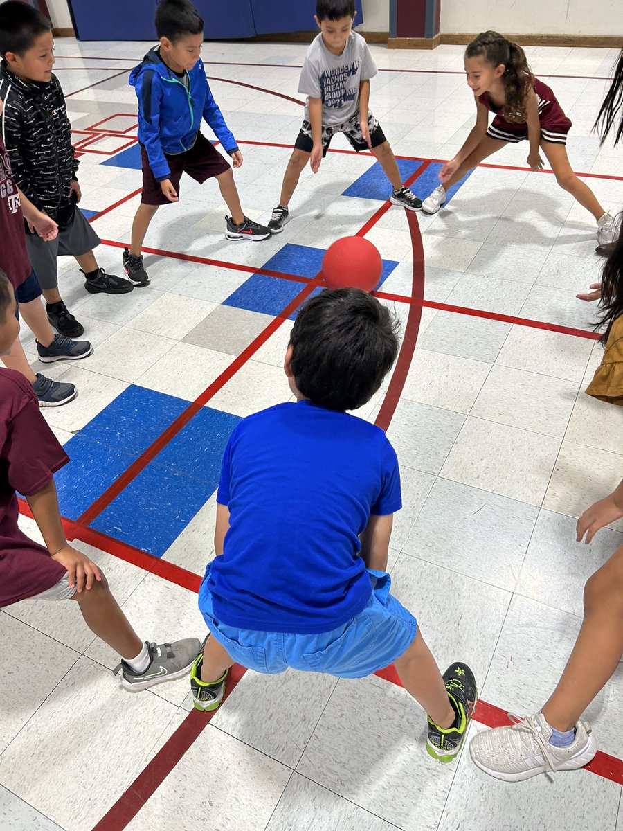 jreed_PEcoach's tweet photo. First grade learning how to strike a ball with a version of the game Striker. #CFEProud #PE #movingforhealth https://t.co/kZx4gMCLez