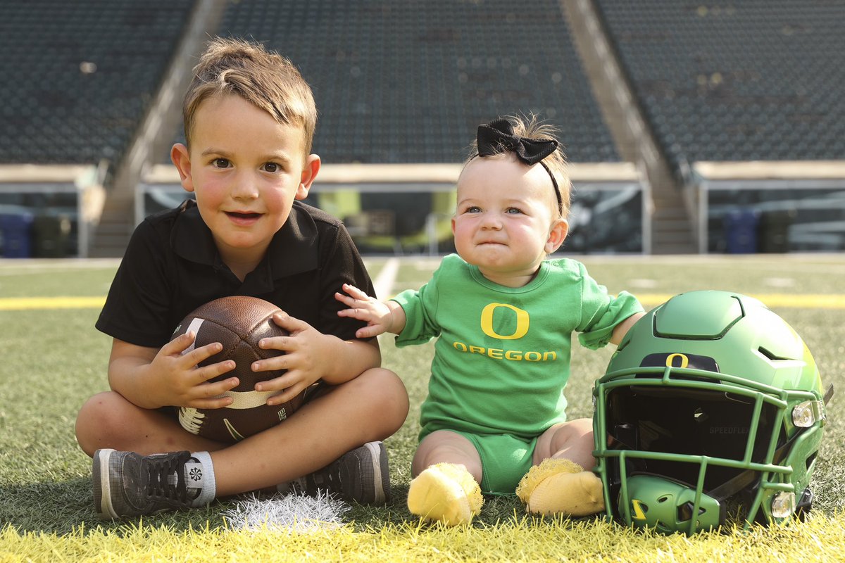 One more sleep ‘til game day! #GoDucks <a href="/CoachMikeLBs/">Coach Brian Michalowski</a>