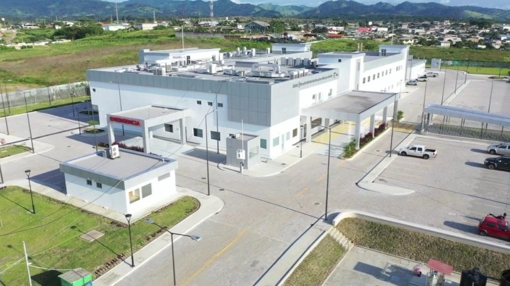 Gracias ¿Por qué? - Celebran que hayan entregado solo una 'fachada' de un hospital básico de 30 camas para #Pedernales, en más de siete años. 
Su funcionamiento total, incierto aún, quizás en 2024. Con una obra física no basta: en #Manabí una deuda eterna de equipos, medicinas,