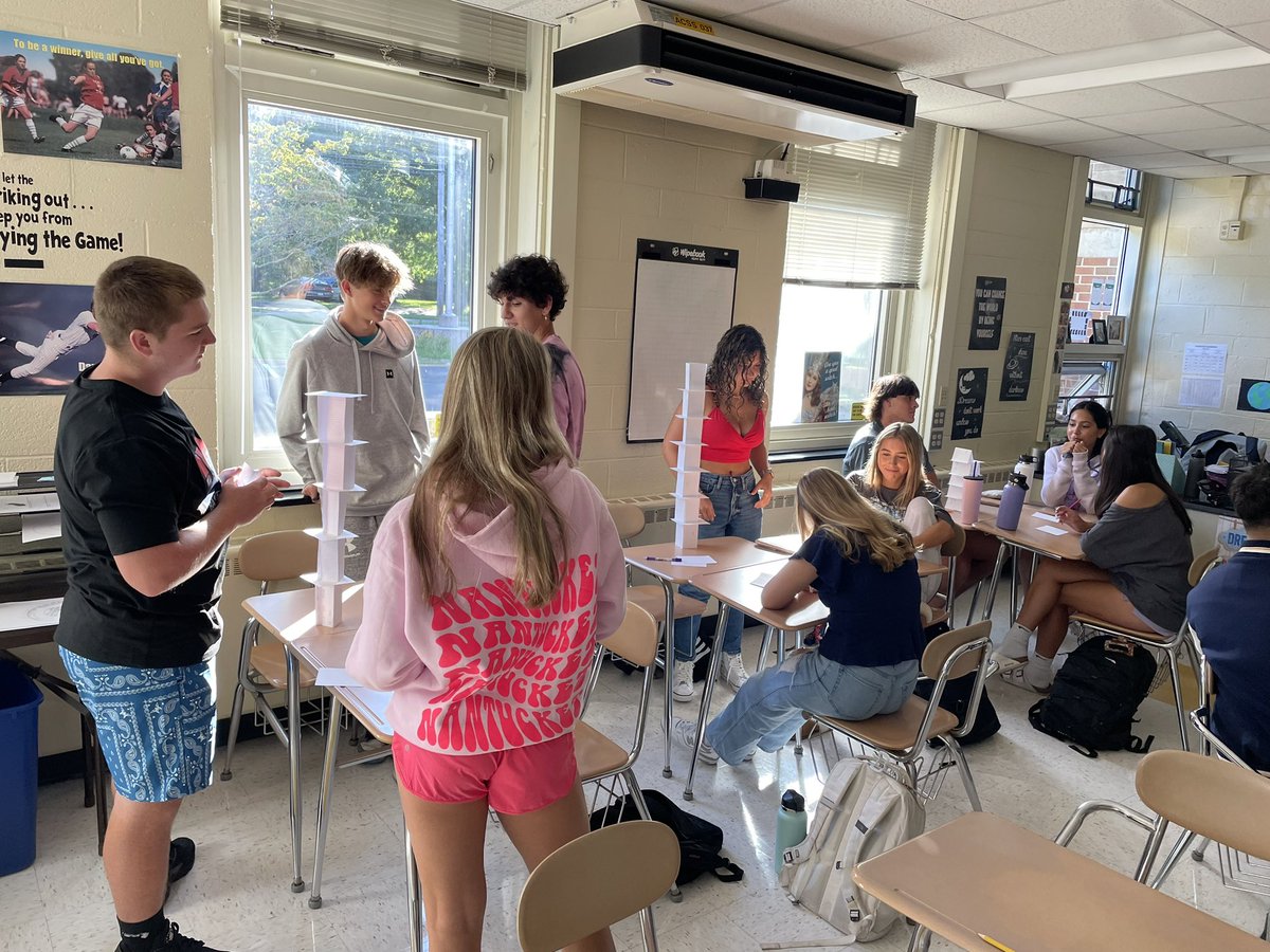 CiscoJLHS's tweet photo. Teamwork makes the dream work! Getting to know each other with team towers! The more they had in common, the higher their tower could be #unlessitfell #holdyourbreath #prizebox https://t.co/ZC7Spwpymk