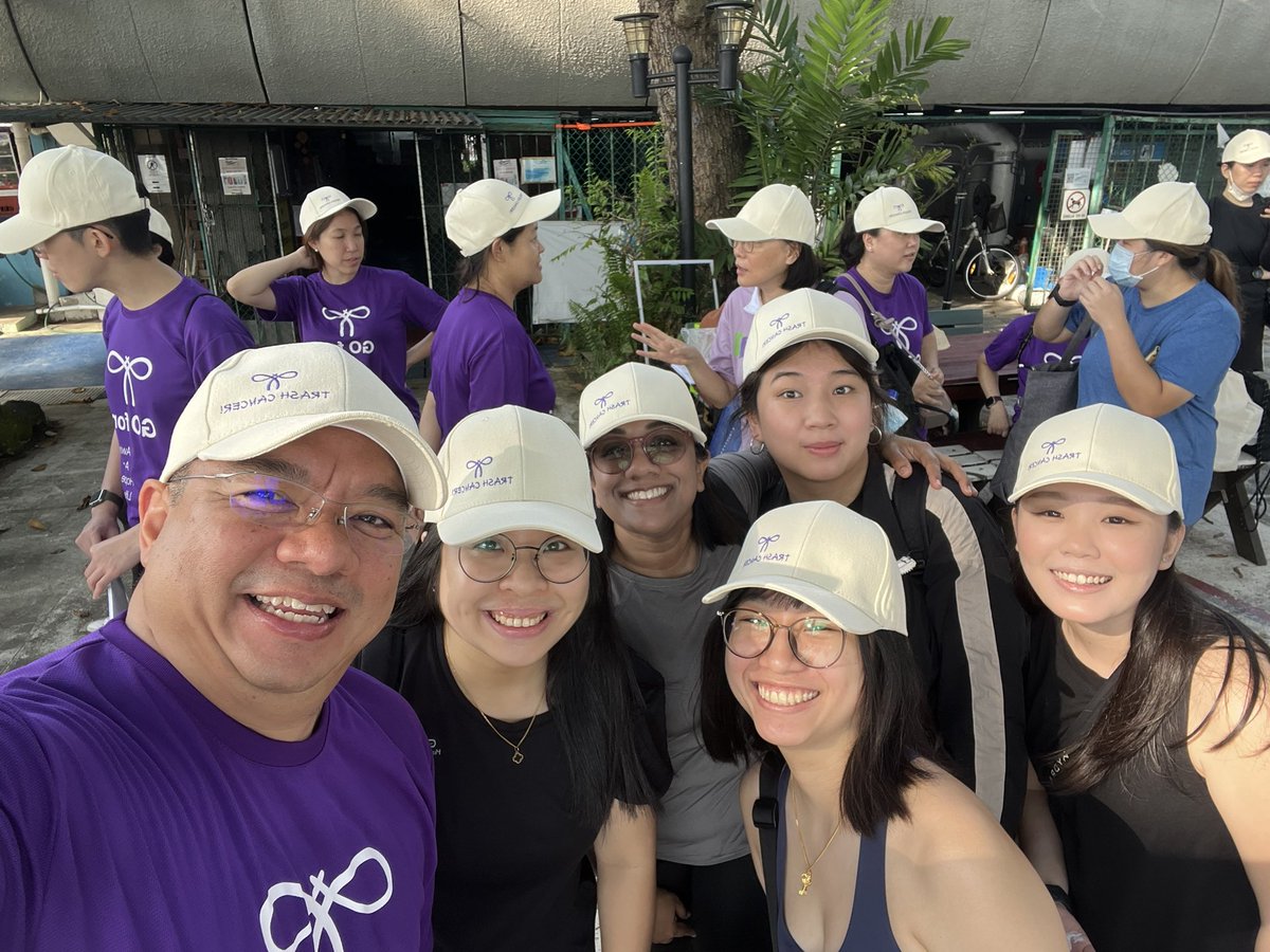 drjoeng's tweet photo. So cool to be with my crew from @NCISGynOnc to celebrate GO Day 2023 hosted by the GCGS in collab with the Waterways Watch Society ! @NUSMedicine @IGCSociety @EngageEsgo #trashcancer https://t.co/Yu8ZgML2TV