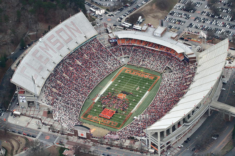 ON THIS DAY 81 YEARS AGO...
 
📆 1942 (Sep 19)
🏟 Clemson Memorial Stadium
🇺🇸 Opened in Clemson, USA
🏆 Home to 
 🏈 Clemson U. Tigers Football [ACC] 
 
 #acc #ACCFootball
 
STADIAlive: Coming Soon!