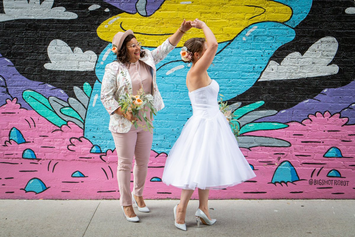 maranatkin's tweet photo. 4 years ago today 😻😻 in our fave KP collections shoes! They were the 🍒 on top of a purrfect day 

We ♥️ you @katyperry !!

#katycats #katyperry #lovewins #milwaukee https://t.co/JKVpbZEOlz