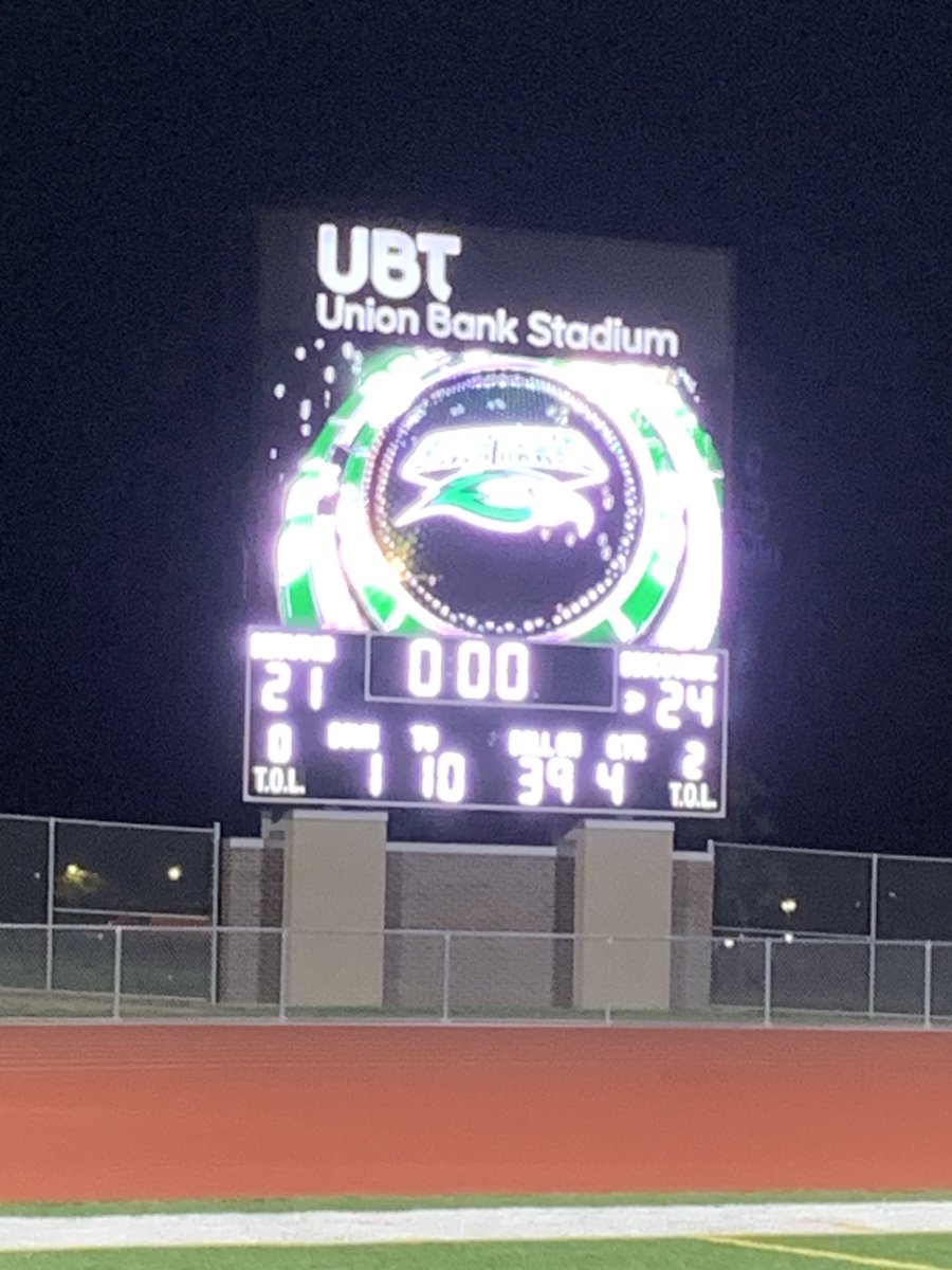 tkwapnioski's tweet photo. That’s a final at #UBT Stadium with the ⁦@DiscovererWay⁩ ⁦@DiscovererFB⁩ coming away with a 24-21 victory over ⁦@lswathletics⁩. ⁦@CTelegramSports⁩ ⁦@DiscovererBoost⁩ ⁦@NebPreps⁩ ⁦@NEPrepZone⁩ ⁦@nsaaevents⁩ https://t.co/0dBKtA9IOT