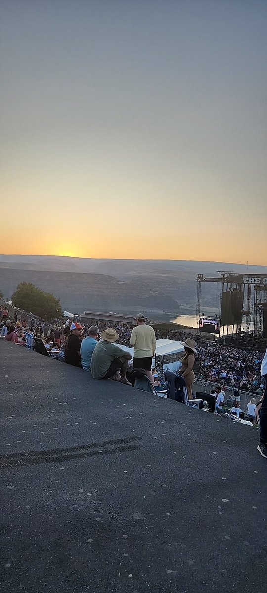pancake0367's tweet photo. #LaborDaveWeekend #GorgeAmpitheater #DaveMatthewsBand @SLessard https://t.co/gPnviVbMEx