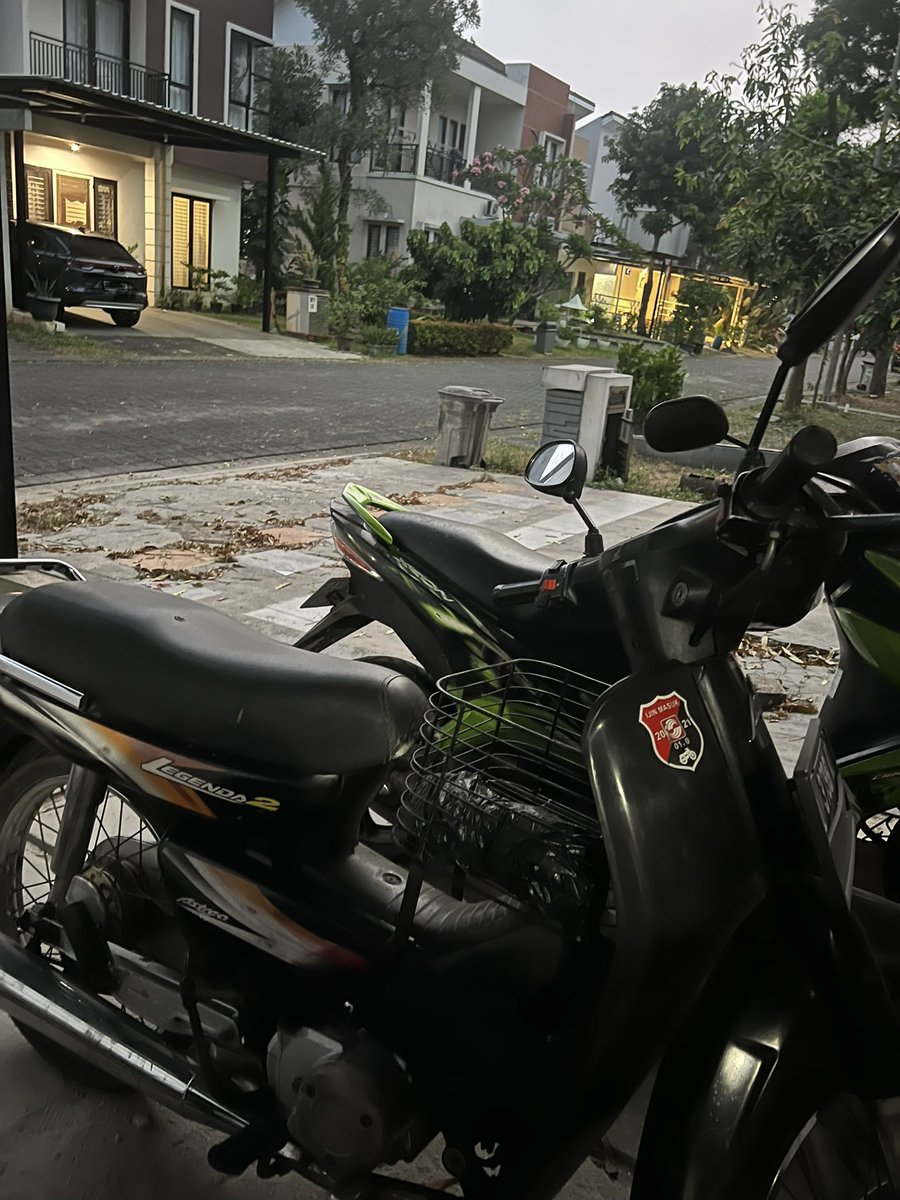 KaromaHelen's tweet photo. Kereta yang dimaksud https://t.co/t3MsO0f3xb