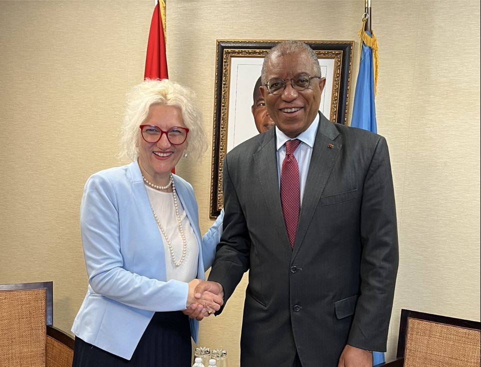 🇦🇴 Ambassador H.E. Francisco José da Cruz was pleased to welcome #UnicefRegional Director for Eastern and Southern África @EvaUNICEF They addressed the country programme for the period 2024 to 2028, to be discussed and approved next week .