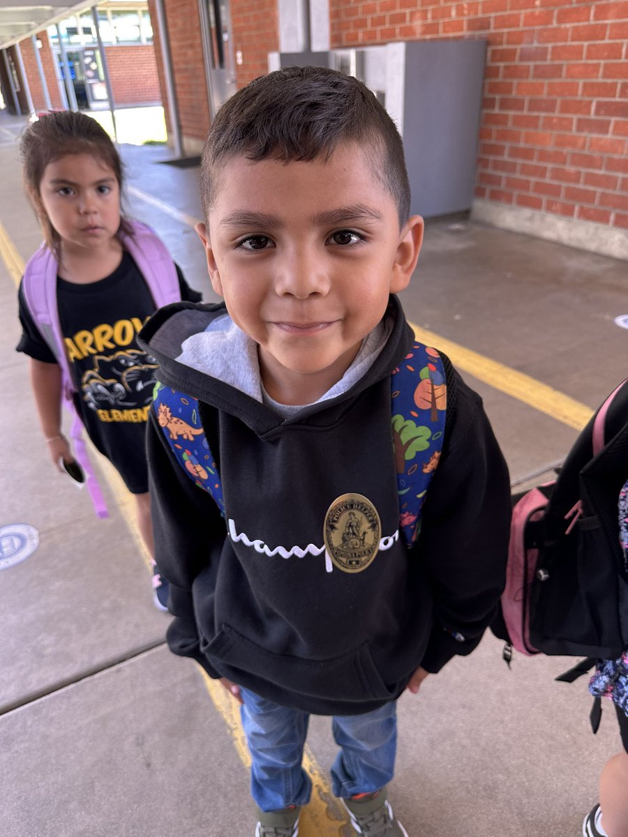 Building partnerships and bridges, with Pomona PD. Officer Cordova stopped by to reward students showing good behavior. Kids enjoyed playing games with him at lunch! @PomonaUnified