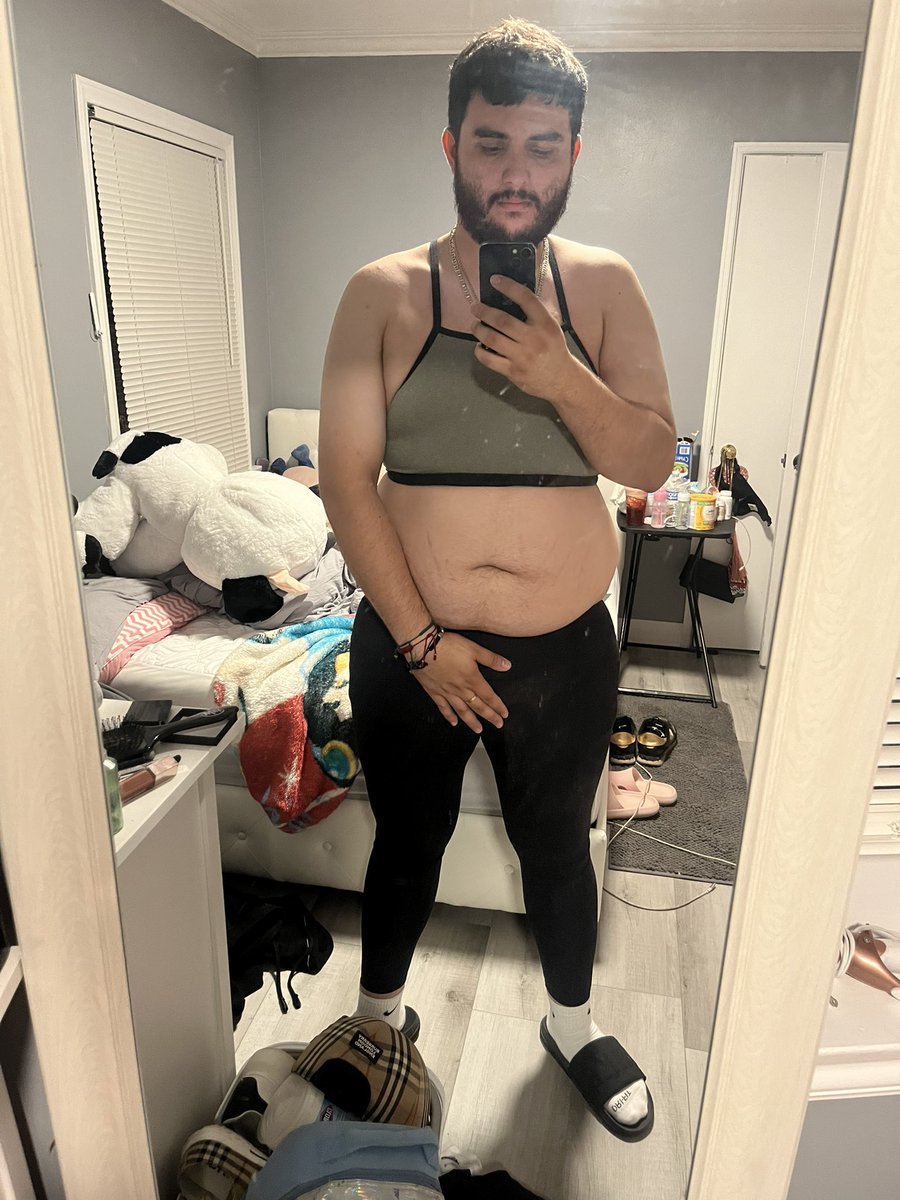 She thinks shit sweet, keeping my boxers an my shirts 👎🏻 Well butch I’m keeping your lululemon ‼️💯