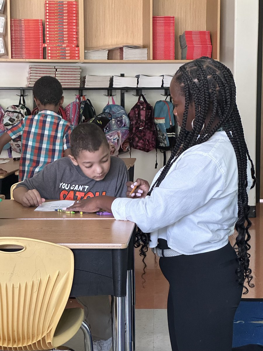 LiteratuHER's tweet photo. One month of school down… 9 more to go!!!
It takes 9 months to bring new life into the world—just watch how we transform our 563 students in 10! #TimeToElevate ✨💙 @NewCollegePk_ES @dr_otway @Bushc1Cassie https://t.co/jEIJDiz9bj