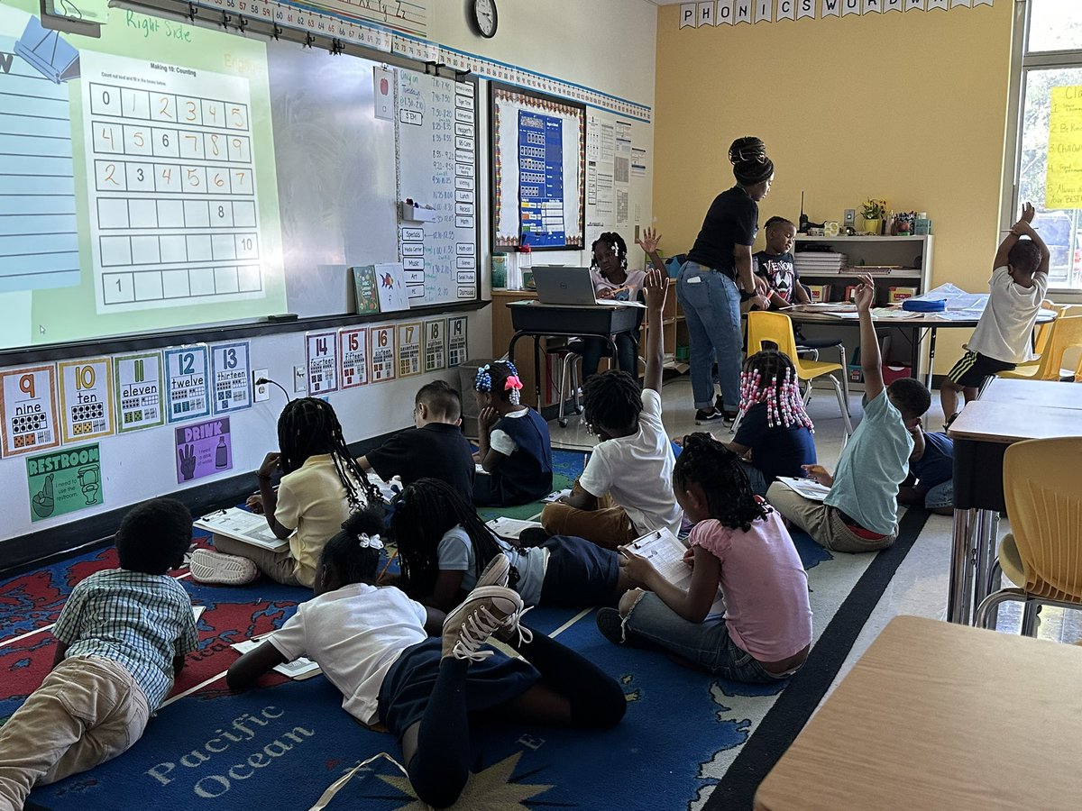 LiteratuHER's tweet photo. One month of school down… 9 more to go!!!
It takes 9 months to bring new life into the world—just watch how we transform our 563 students in 10! #TimeToElevate ✨💙 @NewCollegePk_ES @dr_otway @Bushc1Cassie https://t.co/jEIJDiz9bj